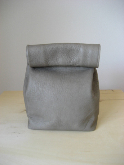紙袋のような革袋”Sack”　バレンシアネイビー０１