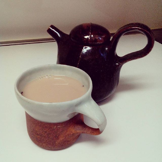 濃いめのほうじ茶に恐る恐るミルクを入れてみる。予想外の美味しさ（*'‐'*)♪ノンカフェインで嬉しい☆#tea