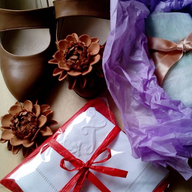 きょうも急ぎのギフトが多いです。心を込めてお届けします☆#favorpoco#leather#aging#favorpoco#craft#present #gift