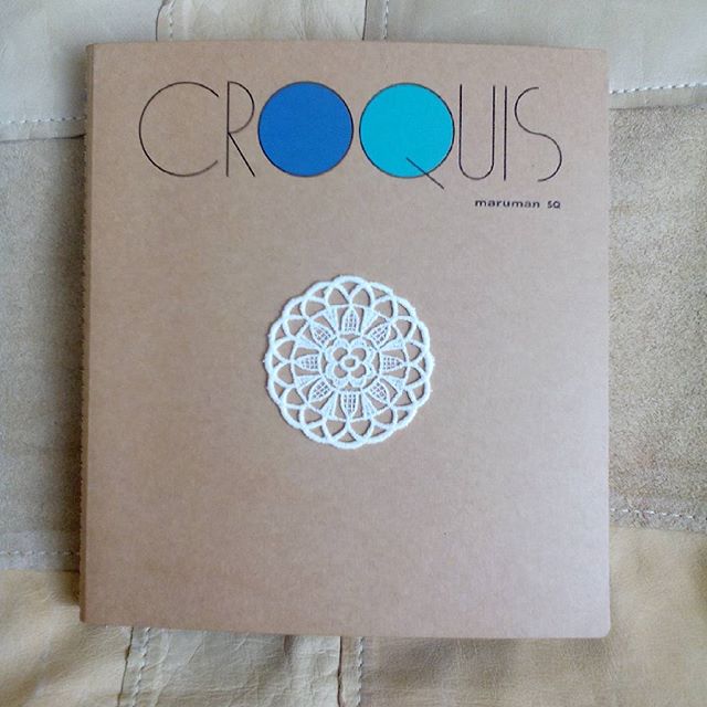 クロッキー帳にレースモチーフをつける。白ボンドで。#croquis #クロッキー帳