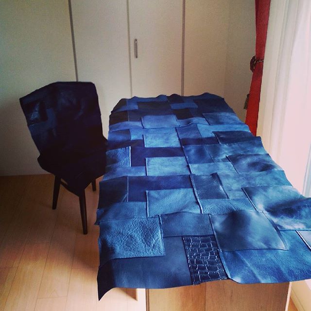 #paveducuir #leather #interior #interiordesign #seatcover #chair #table
